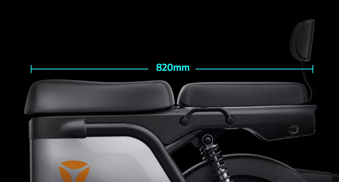 Double seat cushion with a total length of 820mm, soft and firm for long rides 